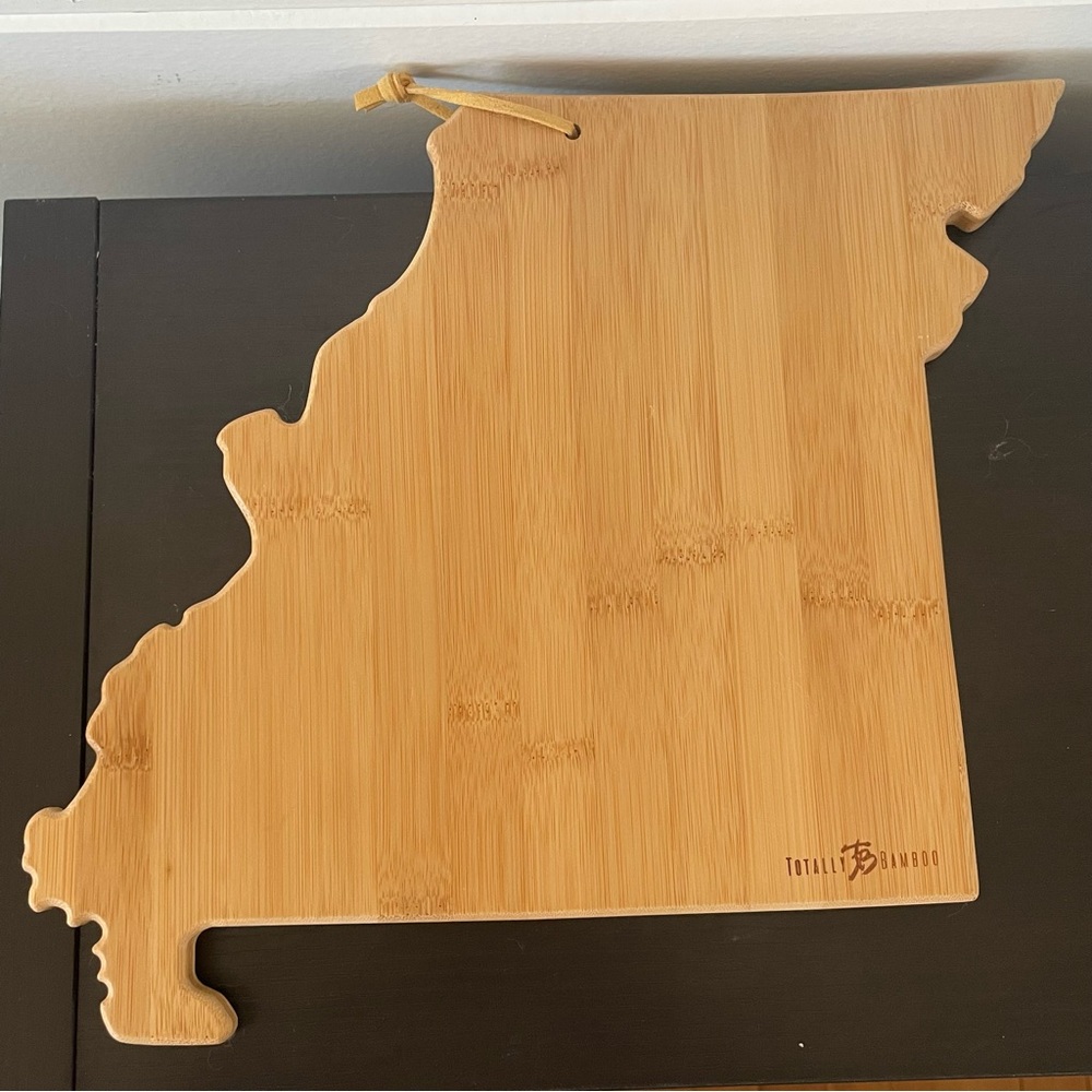 $10 SALE Missouri State Shaped Charcuterie Cutting Board Totally Bamboo - Picture 8 of 10